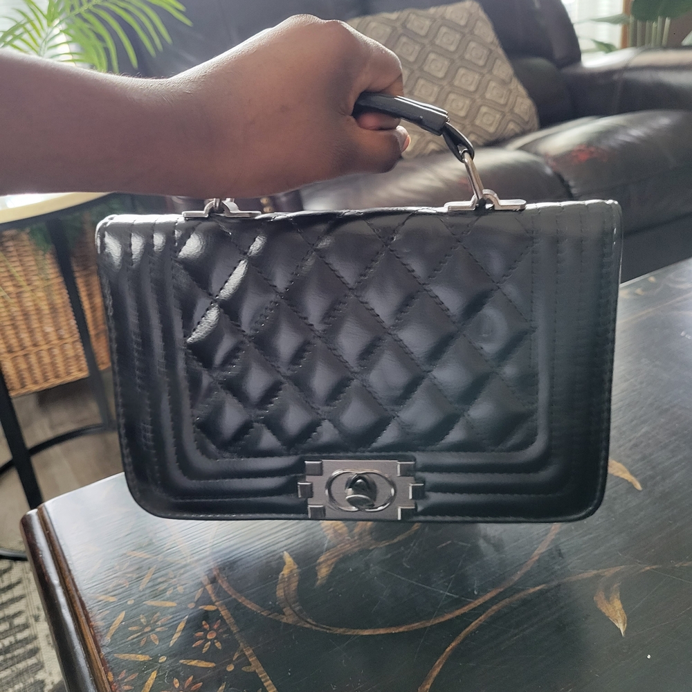 Elegant Black Quilted Handbag